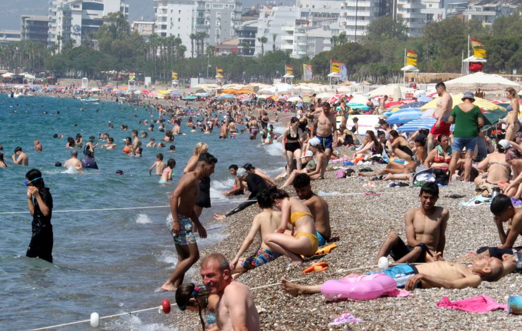 Antalya denize koştu: İşte plajlarda bayram yoğunluğu 5